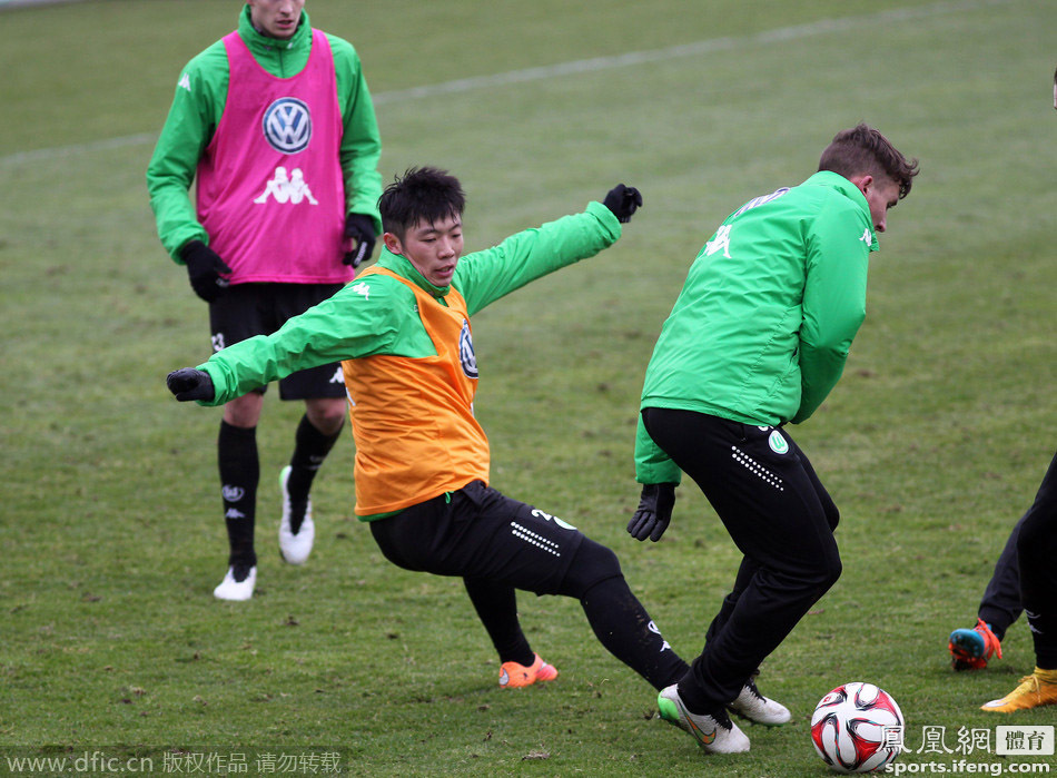  沃尔夫斯堡中场核心建功，助球队客场全身而退  